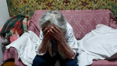 бабуся сумує