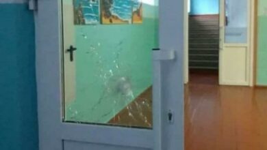 простреленная дверь в школе