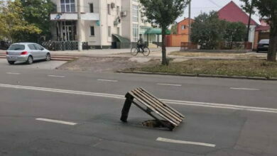 открытый люк на проспекте Богоявленский