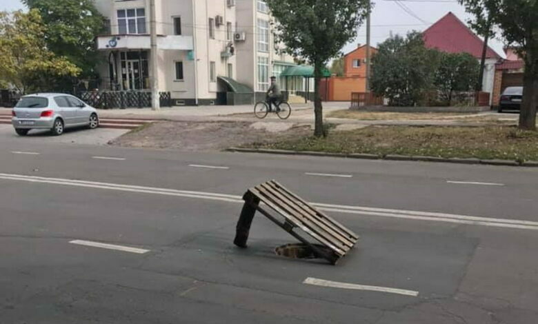 открытый люк на проспекте Богоявленский