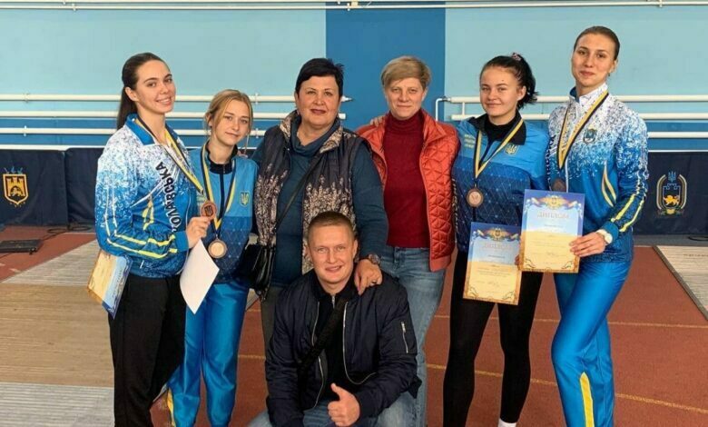 фехтовальщицы