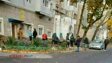 Очередь к Центру вакцинации в Корабельном районе Николаева21.10.21