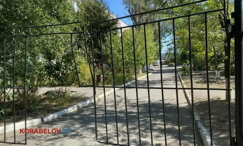 Ворота в Николаевскую горбольницу №5
