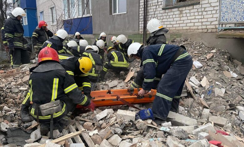 завалы после взрыва в доме (Новая Одесса)