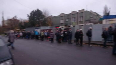 очередь на маршрутку №50 в Корабельном районе