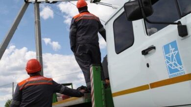 приехали отключать электричество