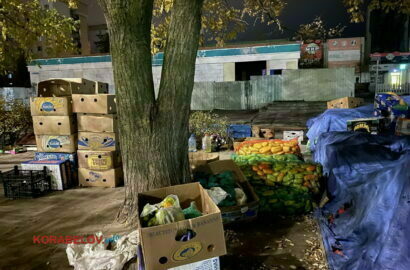 мусор ночью после стихийных торговцев