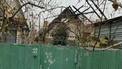 обгорівший гараж по вул. Ушакова