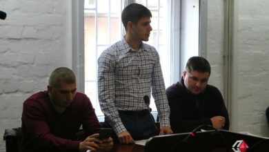 прокурор Владимир Кузнецов - в центре фото