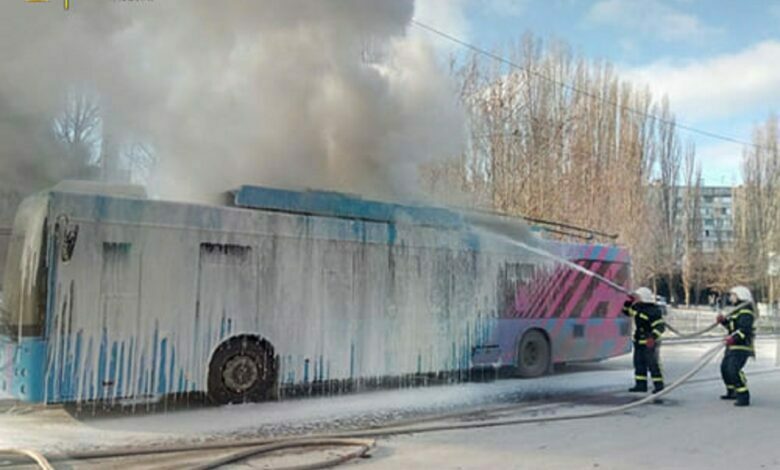пожар: горящий троллейбус