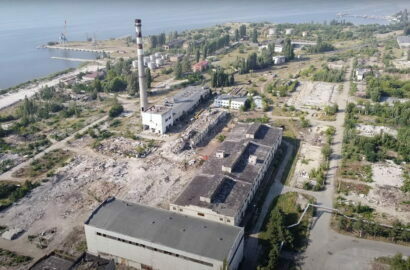 разрушенные здания на заводе "Океан"
