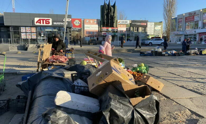 площадь перед АТБ, стихийная торговля