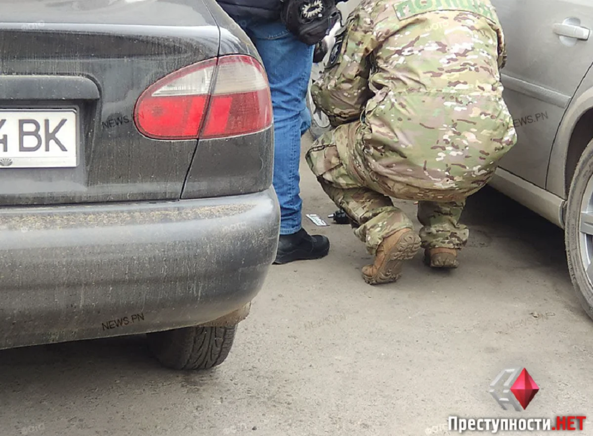 В Николаеве к машине предпринимателя с рынка «Колос» привязали муляж  гранаты - Новости Николаева cегодня