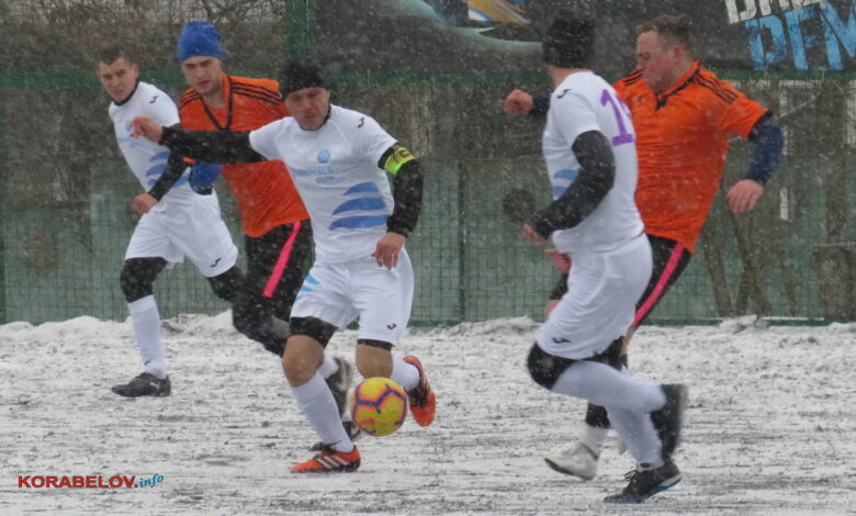 футбол на снегу