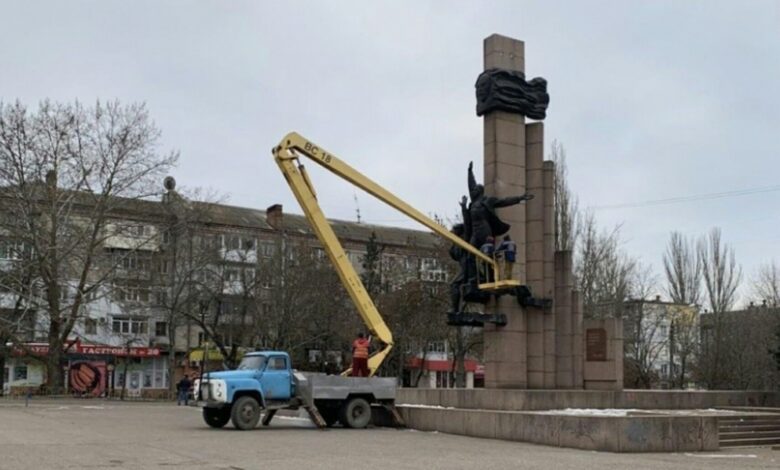 демонтаж барельефа Ленина