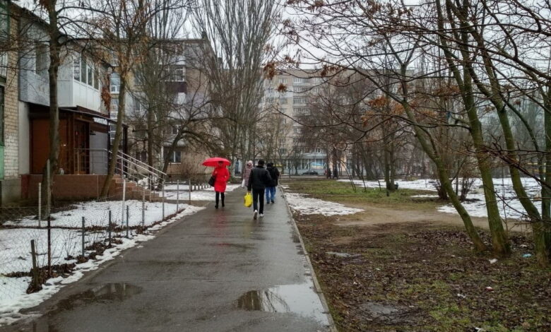 дождь, аллейка у 33 школы в Николаеве