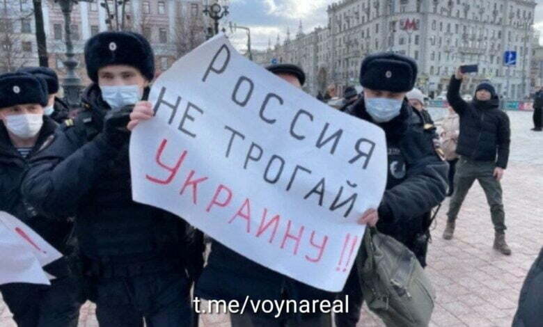 В Москве силовики разогнали акцию против войны с Украиной