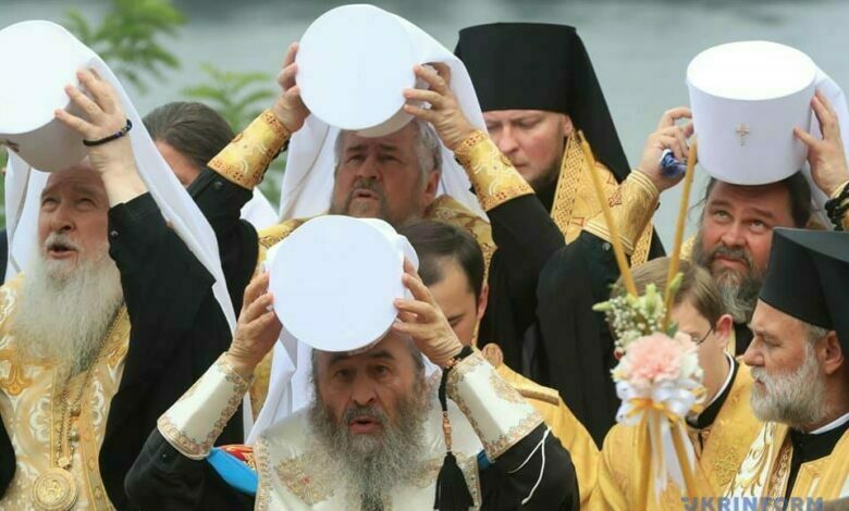 служители церкви