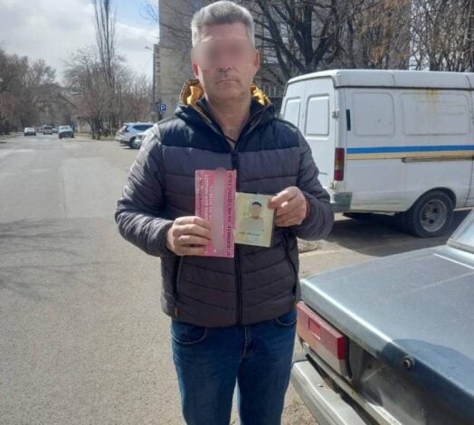 мужчина, снимавший блокпосты в Николаеве