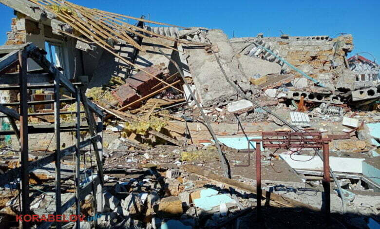 разрушенный от бомбардировки российскими войсками дом в Балабановке