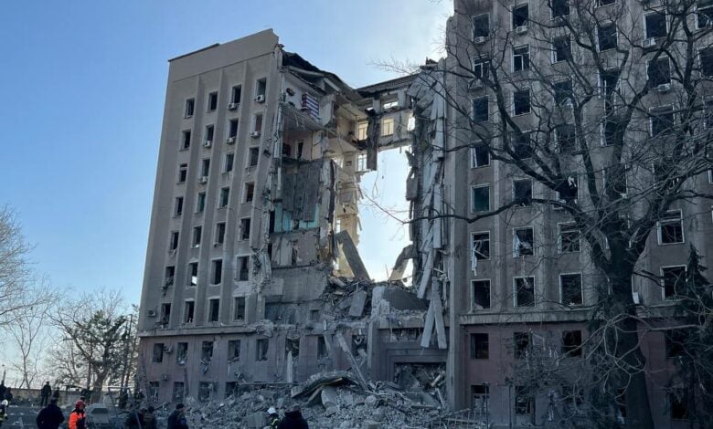 разрушенное админздание