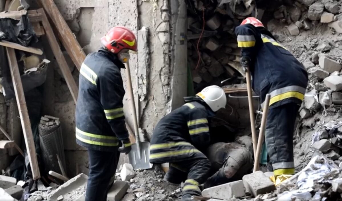 разбор завалов здания Николаевской ОВА