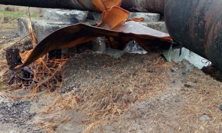 подорванная труба водовода