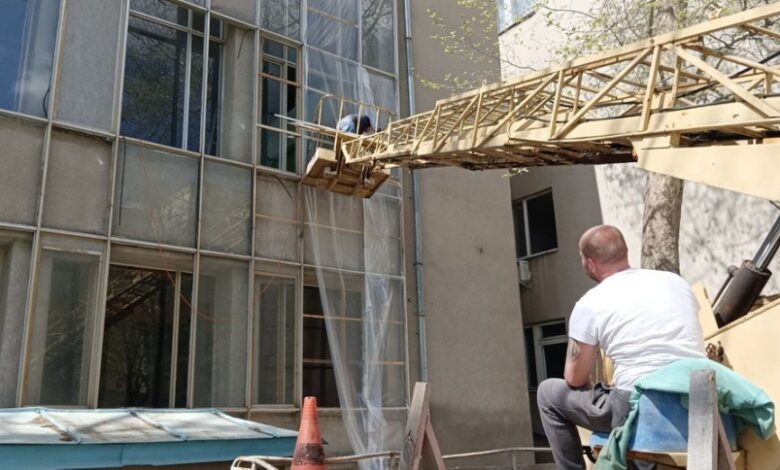 выбитые окна при обсрелах рашистами Корабельного района