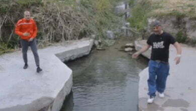 певцы на роднике в парке "Богоявленский"