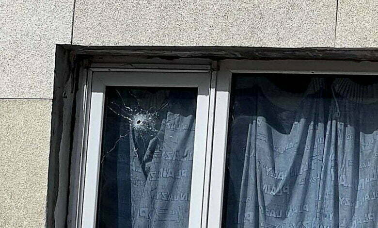 простреленное окно