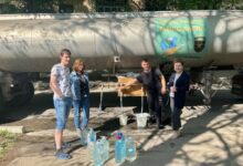 Щодня понад 28 тонн питної води військові підвозять у Миколаїв