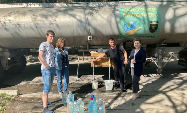 Щодня понад 28 тонн питної води військові підвозять у Миколаїв