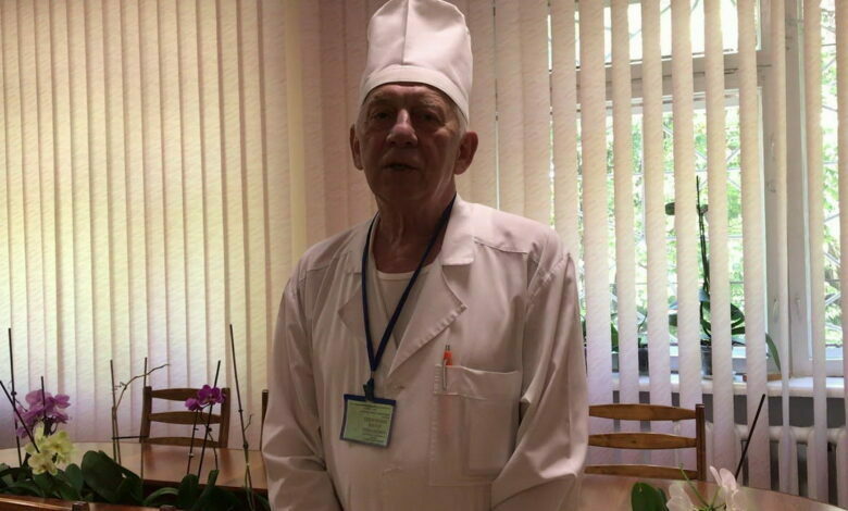 Врач Виктор Бурдовицын