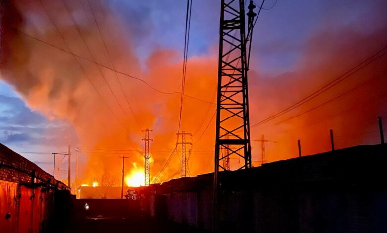 Пожар в результате ракетного обстрела рашистскими оккупантами