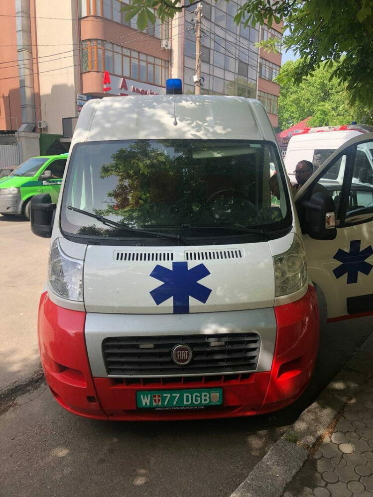 новый автомобиль скорой