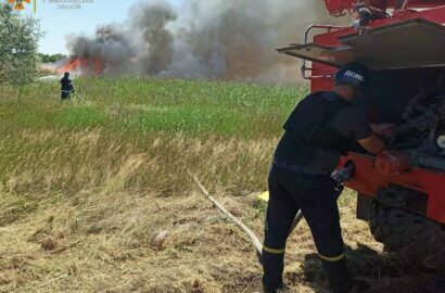 пожар в поле, на открытой территории