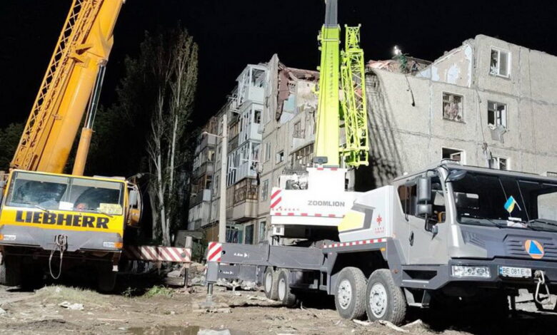 разрушенная рашистской ракетой пятиэтажка в Николаеве