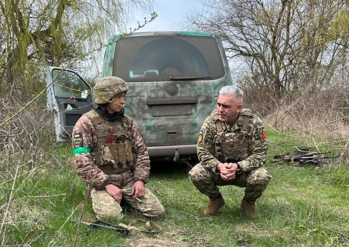 справа - генерал-майор Андрій Ковальчук