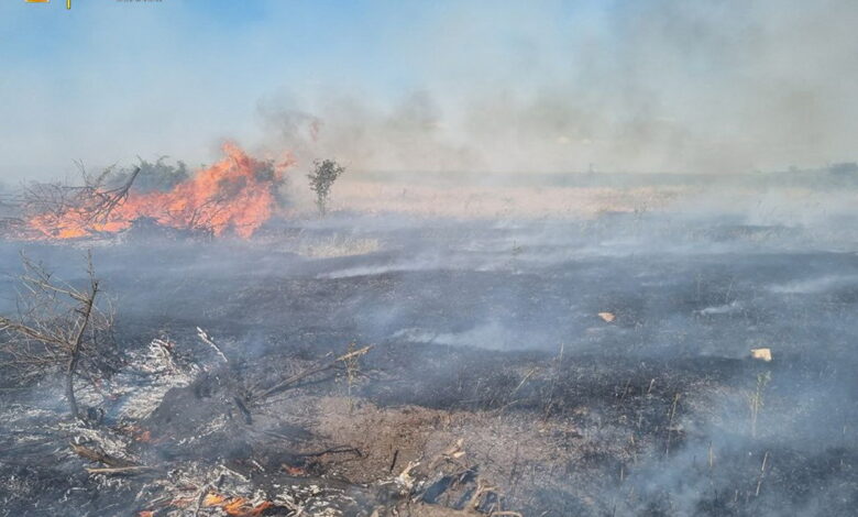 в результате вражеских обстрелов на Николаевщине возникают пожары