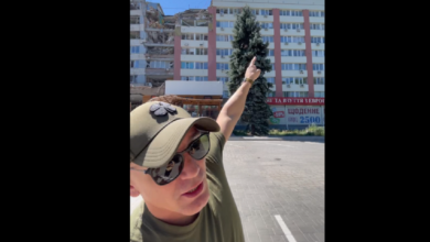 Сенкевич у бизнес-центра