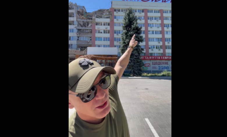 Сенкевич у бизнес-центра