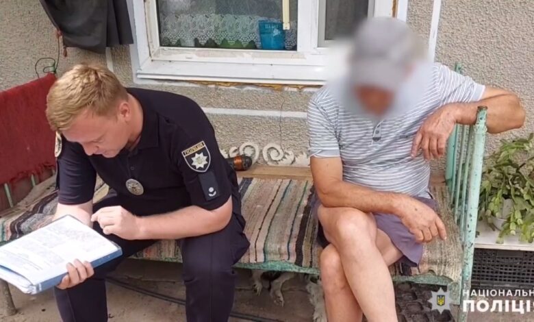 отец коллаборанта (справа): "Мне стыдно"