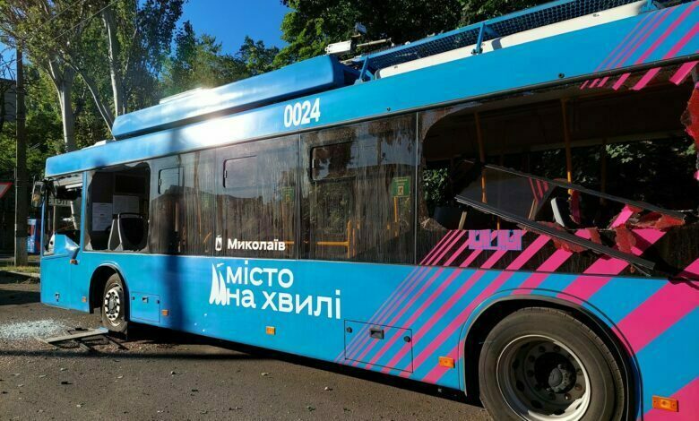 повреждённый троллейбус