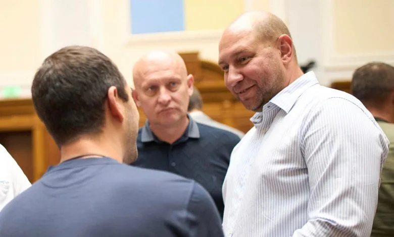 праворуч - Олександр Гайду