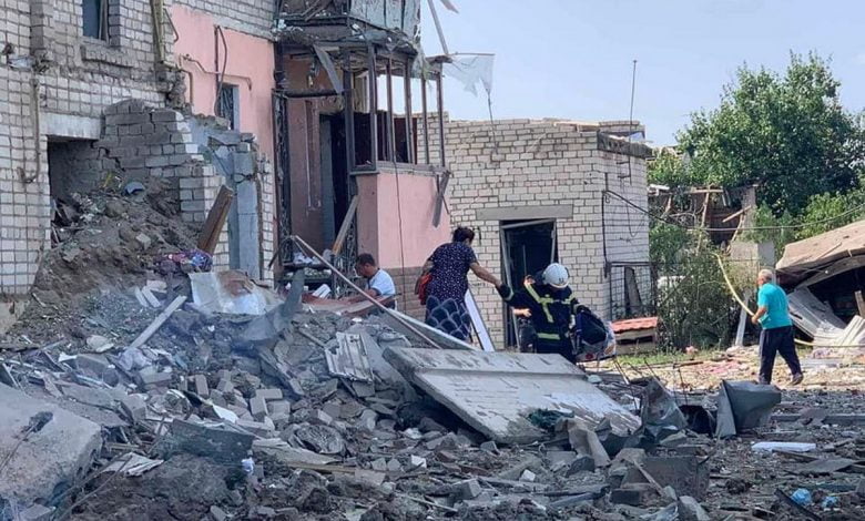 разрушенная из-за вражеского обстрела пятиэтажка в Вознесенске