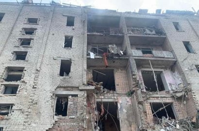 разрушенная из-за вражеского обстрела пятиэтажка в Вознесенске