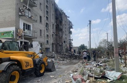 война: разрушенная пятиэтажка в Вознесенске