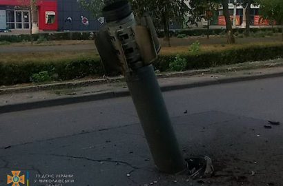 ракета в асфальте на дороге, Николаев