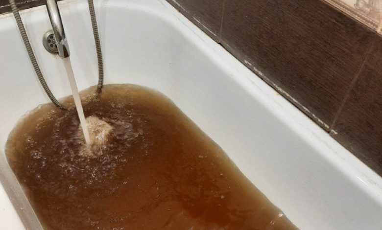 коричневая вода