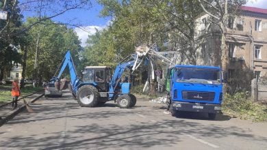 коммунальные службы ликвидируют последствия рашистского обстрела